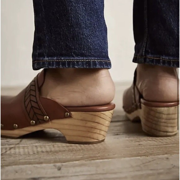 Free People Chloe Clogs Brown Leather Wood Base Pattern Band Studs 37.5/6.5- 7 - Picture 3 of 14